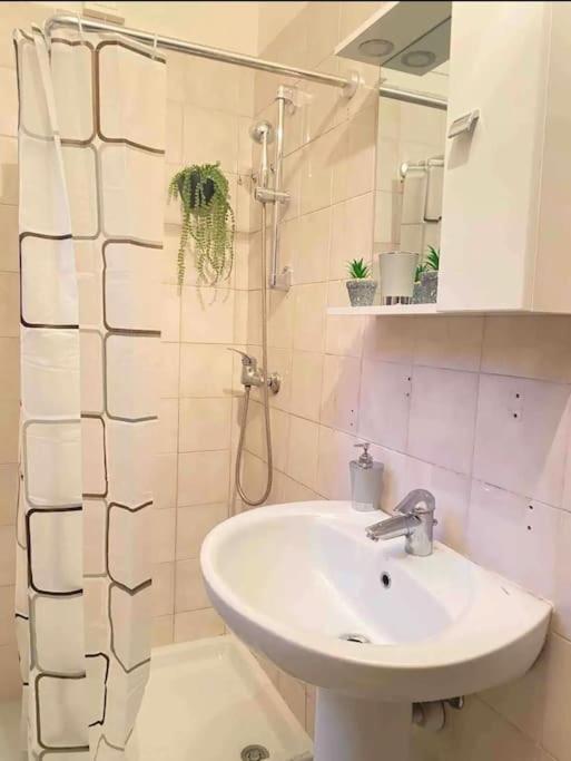 Low-Cost Teatro Romano Apartment Verona Exterior photo